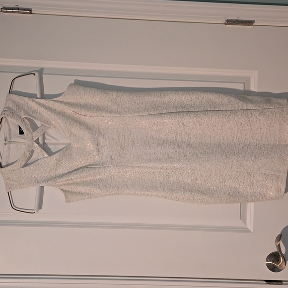 Guess Dresses & Skirts - Guess Size 8 Cocktail dress ivory/ gold metallic Bodycon Size 8